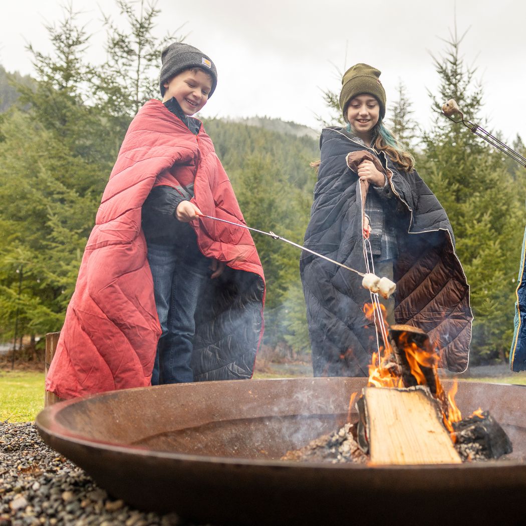 Campfire Puffy Blanket - Cherry Charcoal